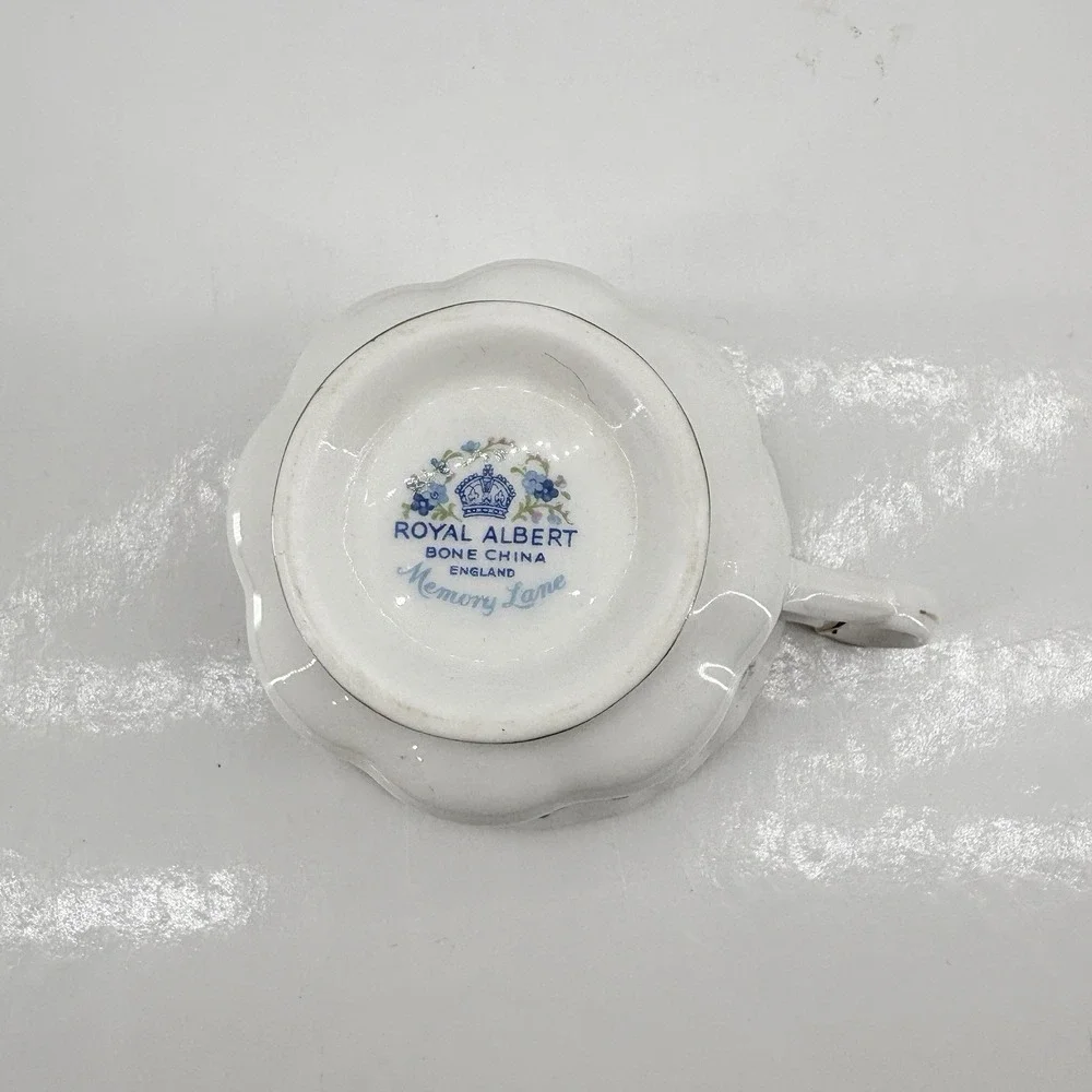 Vintage Royal Albert Memory Lane Tea Cup &‎ Saucer England Blue Floral Gold Trim